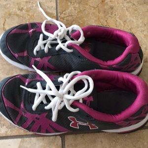 Under Armor shoes size 6youth